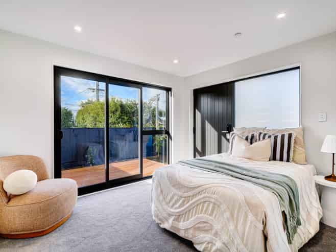 14&16 Woodford Ave, Henderson