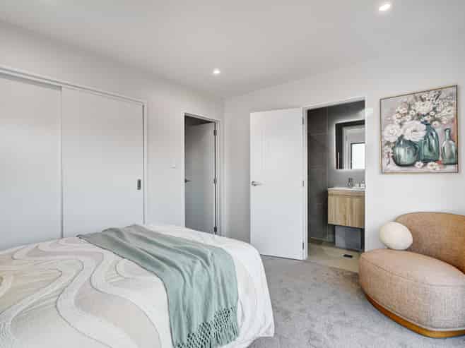 14&16 Woodford Ave, Henderson