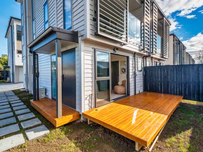 14&16 Woodford Ave, Henderson