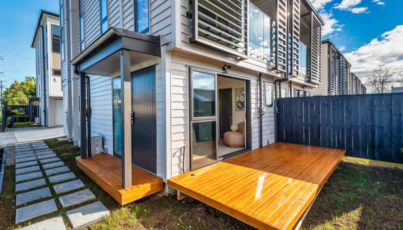 14&16 Woodford Ave, Henderson
