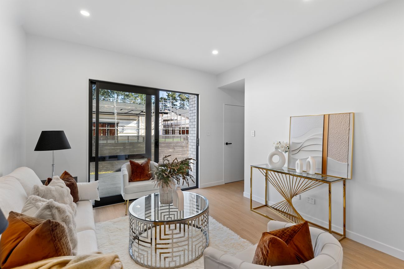 Brand New Family Home in the Heart of Westgate - Więcej
