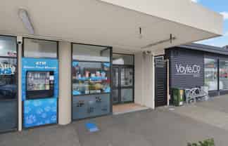 Beachside commercial investment – long-term tenant