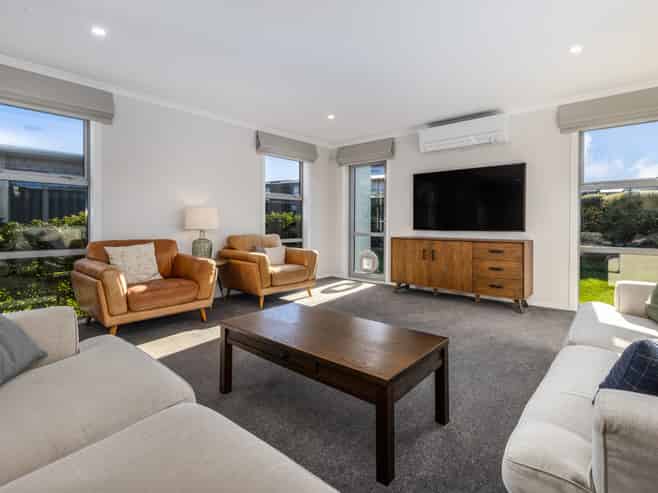 14 Pateke Drive, Porirua