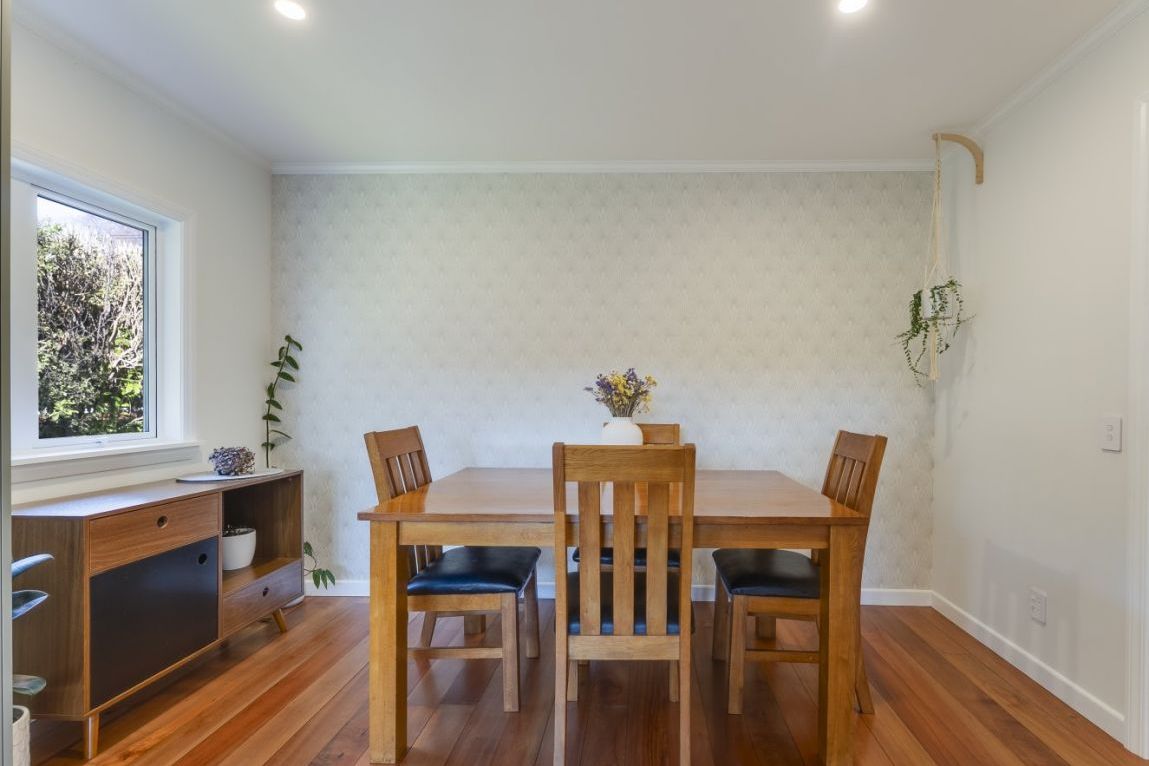 * UNDER OFFER * Renovated Bungalow Ready to Go! - Widok 6