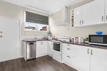 7F Ruihi Street, Victoria