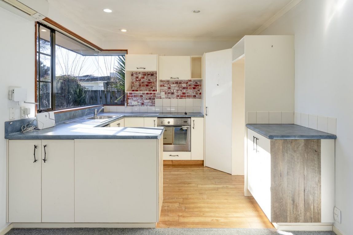 * UNDER OFFER * Two Bedroom, Stand Alone,  Freehold! - Ansicht 3