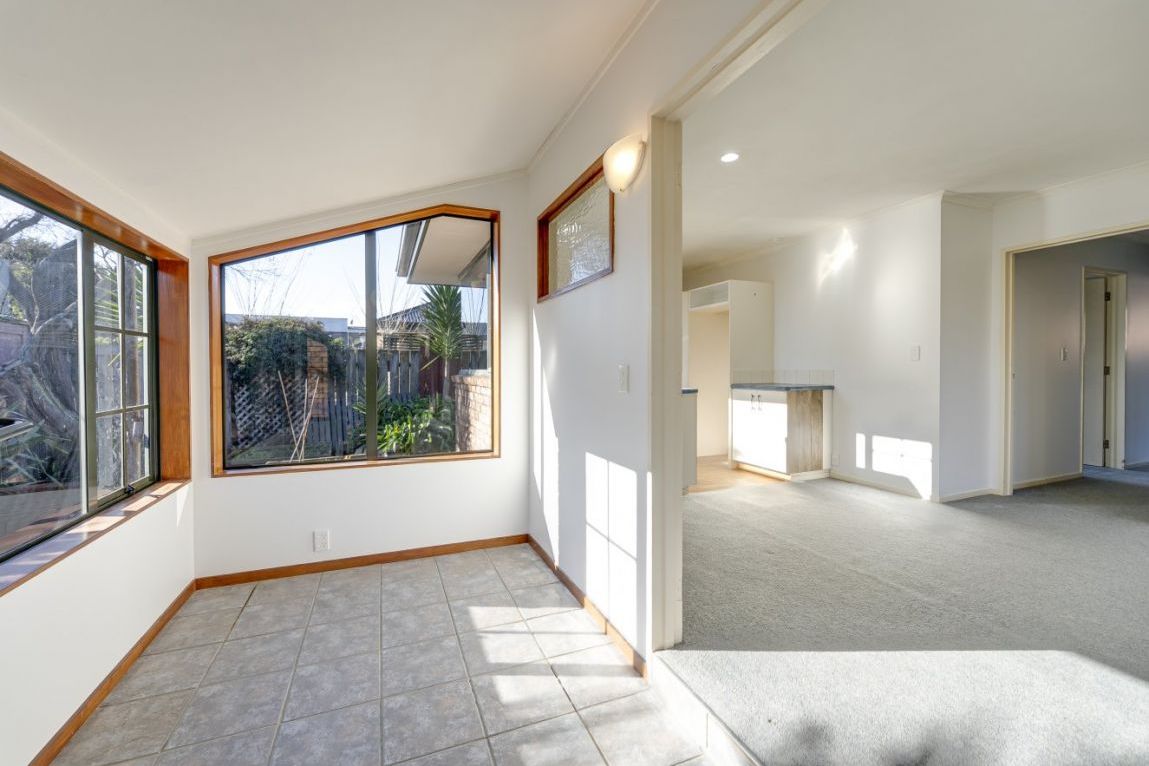* UNDER OFFER * Two Bedroom, Stand Alone,  Freehold! - Ansicht 6