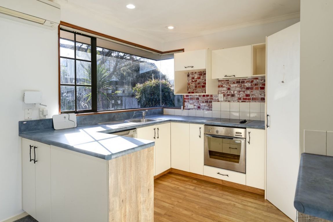 * UNDER OFFER * Two Bedroom, Stand Alone,  Freehold! - Ansicht 4