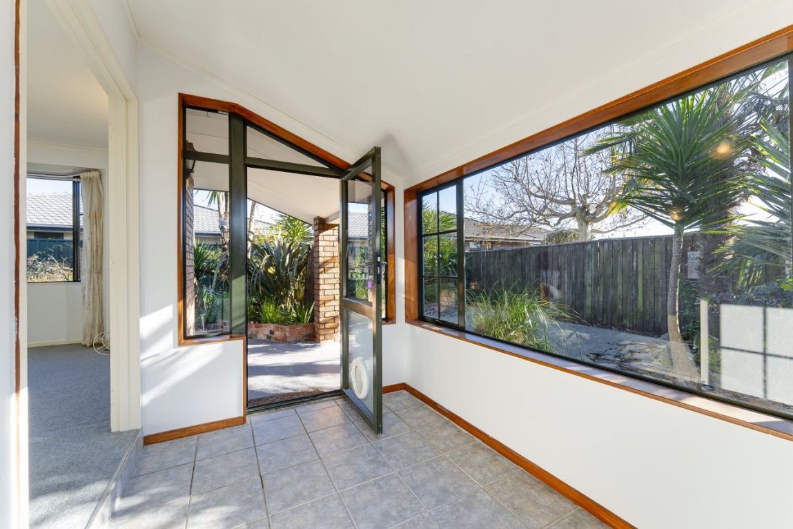 * UNDER OFFER * Two Bedroom, Stand Alone,  Freehold! - Ansicht 5
