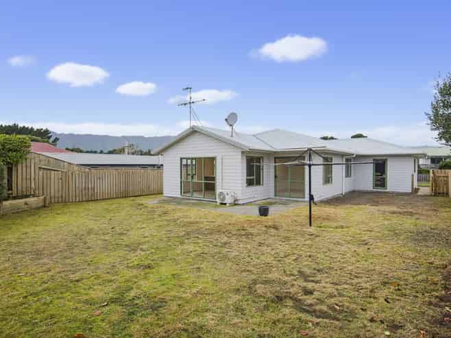27 Rutherford Drive, Waikanae Beach