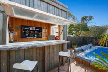 1418 Whangaparaoa Road, Army Bay