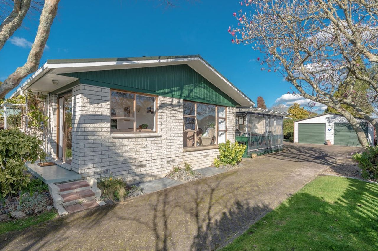 Family Home in Prestigious Queenwood Location - Ansicht 2