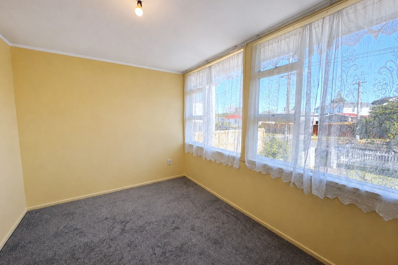 WELL PRESENTED FOUR BEDROOM - Altro