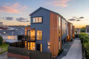 15A Manapau Street, Meadowbank