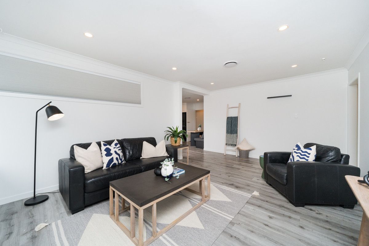 Renovated With Double Glazing - Fler