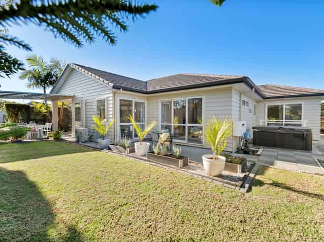9 Weatherly Drive, Beachlands