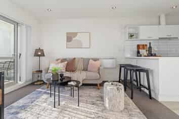D6/60 Masons Road, Oteha