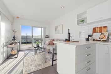 D6/60 Masons Road, Oteha