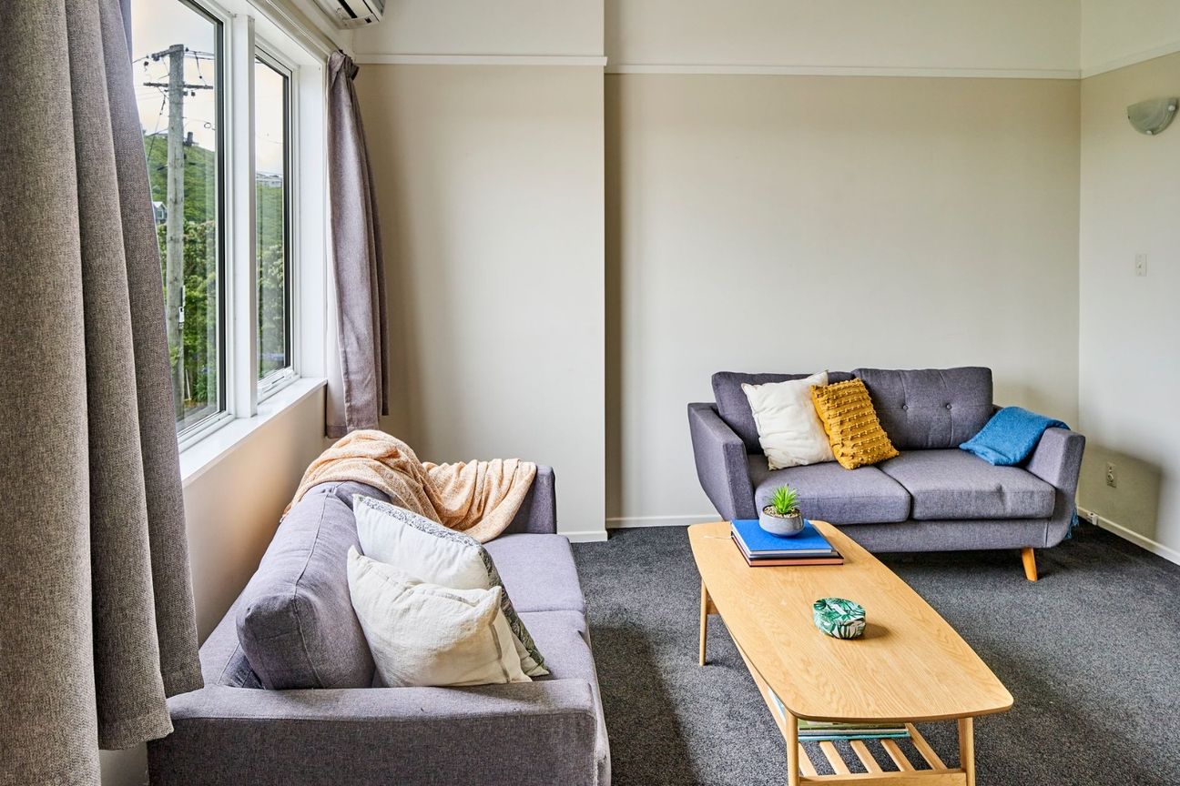 SPACIOUS FOUR BEDROOM STAND ALONE HOME: - Vista 2