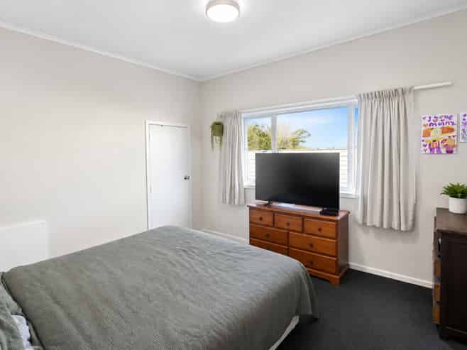 2 Tarawera Road, Johnsonville