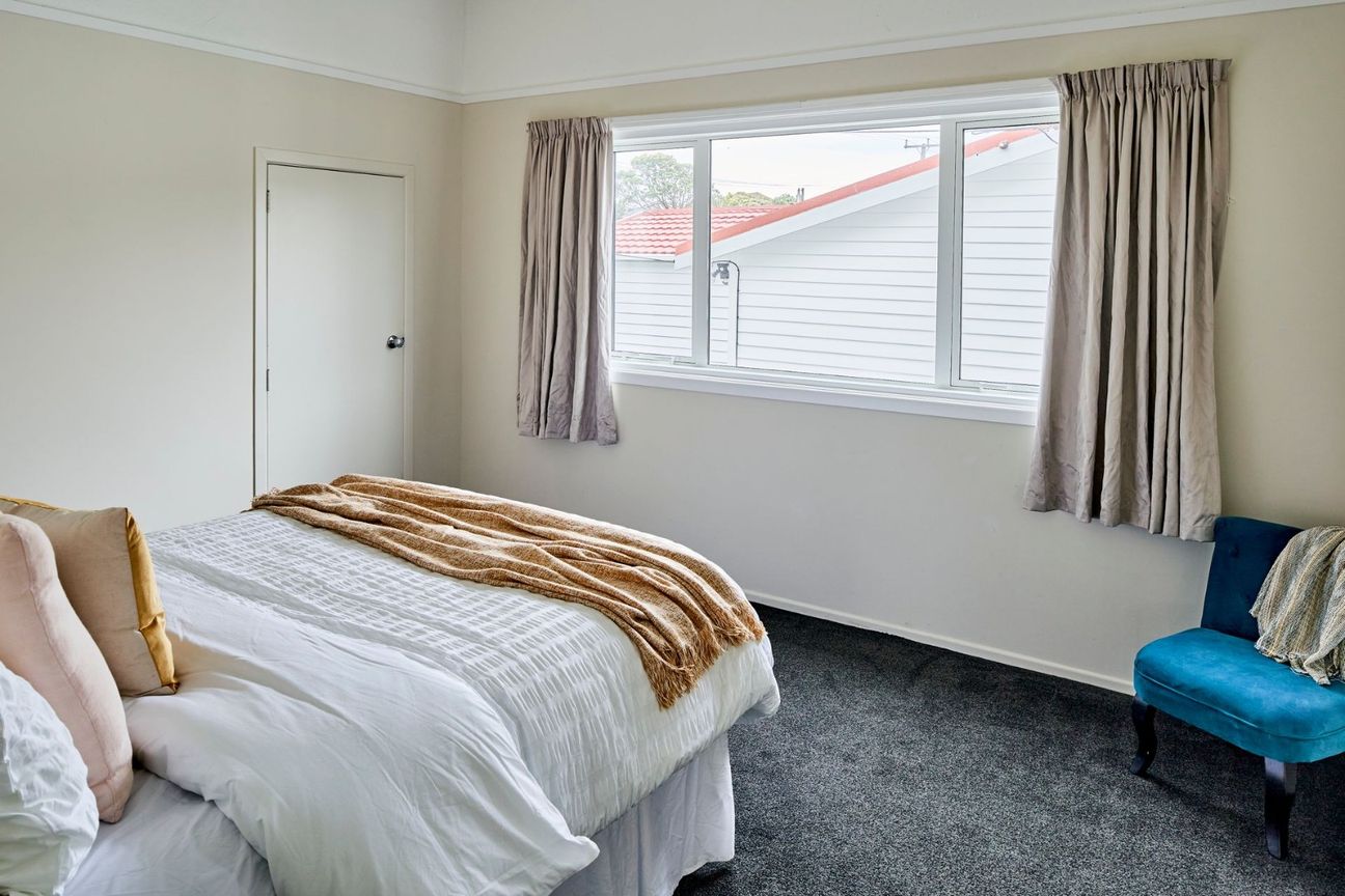 SPACIOUS FOUR BEDROOM STAND ALONE HOME: - Vista 6