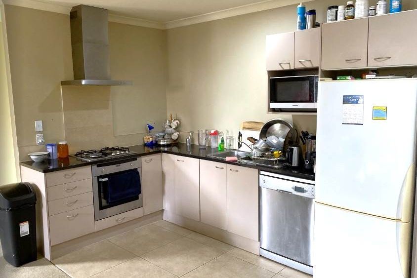 4 Bedrooms & 2.5 Bathrooms In Handy Location - Ansicht 4