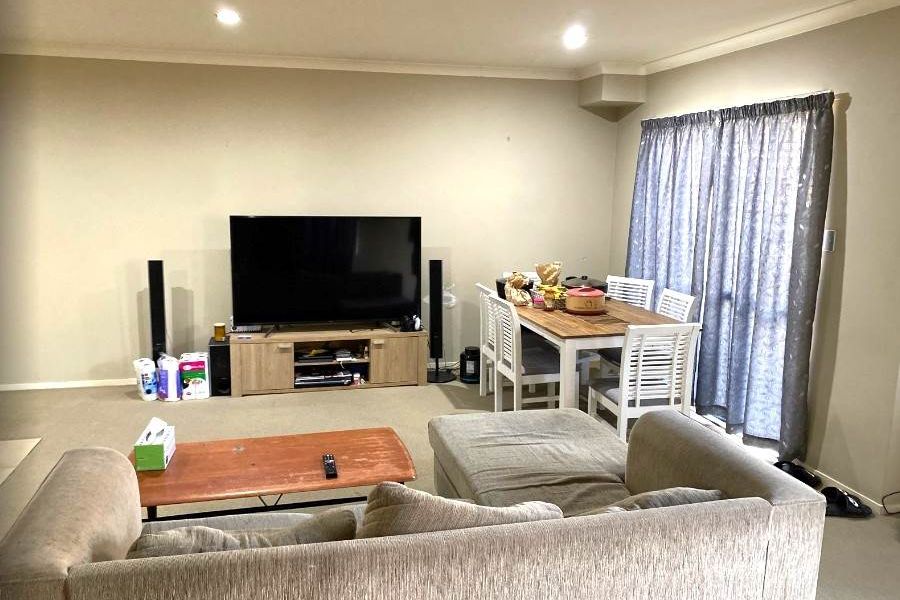 4 Bedrooms & 2.5 Bathrooms In Handy Location - Ansicht 2
