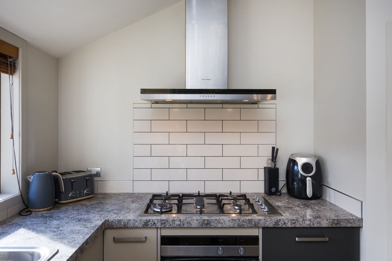 Private, spacious living - Vedere 5