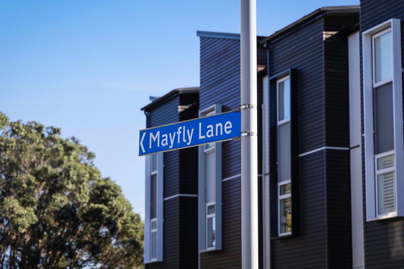 Where Modern Living Meets Waterfront Lifestyle - Aanzicht 2