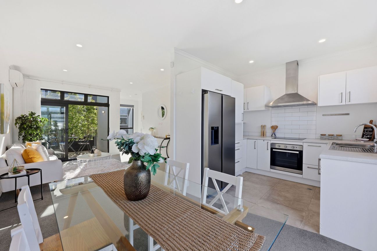 Where Modern Living Meets Waterfront Lifestyle - Aanzicht 3