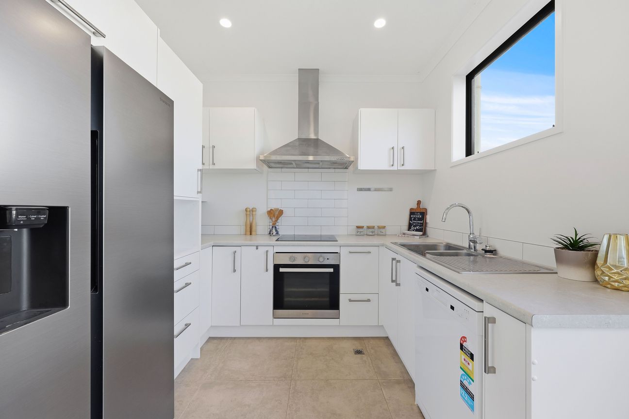 Where Modern Living Meets Waterfront Lifestyle - Aanzicht 4
