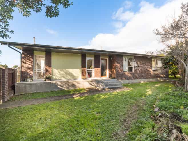 39 Robinson Crescent, Westbrook