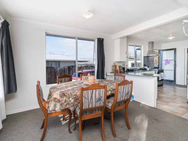 39 Robinson Crescent, Westbrook
