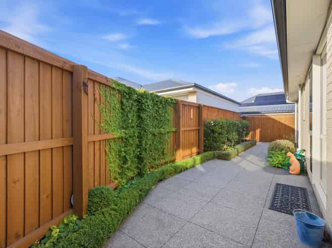 1/166 Harewood Road, Papanui
