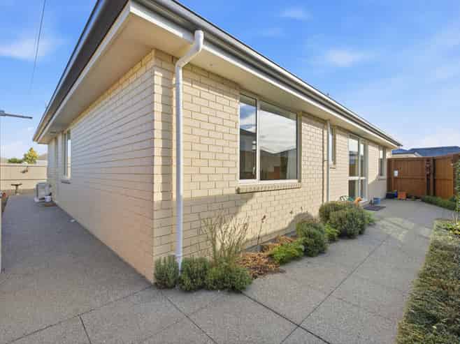 1/166 Harewood Road, Papanui