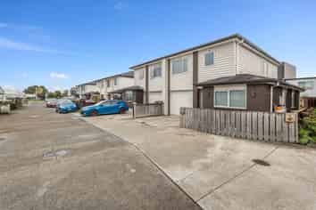 24 Dolbel Place, Mangere East