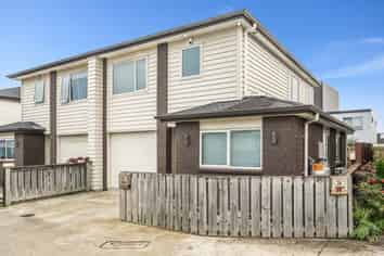 24 Dolbel Place, Mangere East