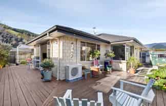 4 Persico Way, The Wood