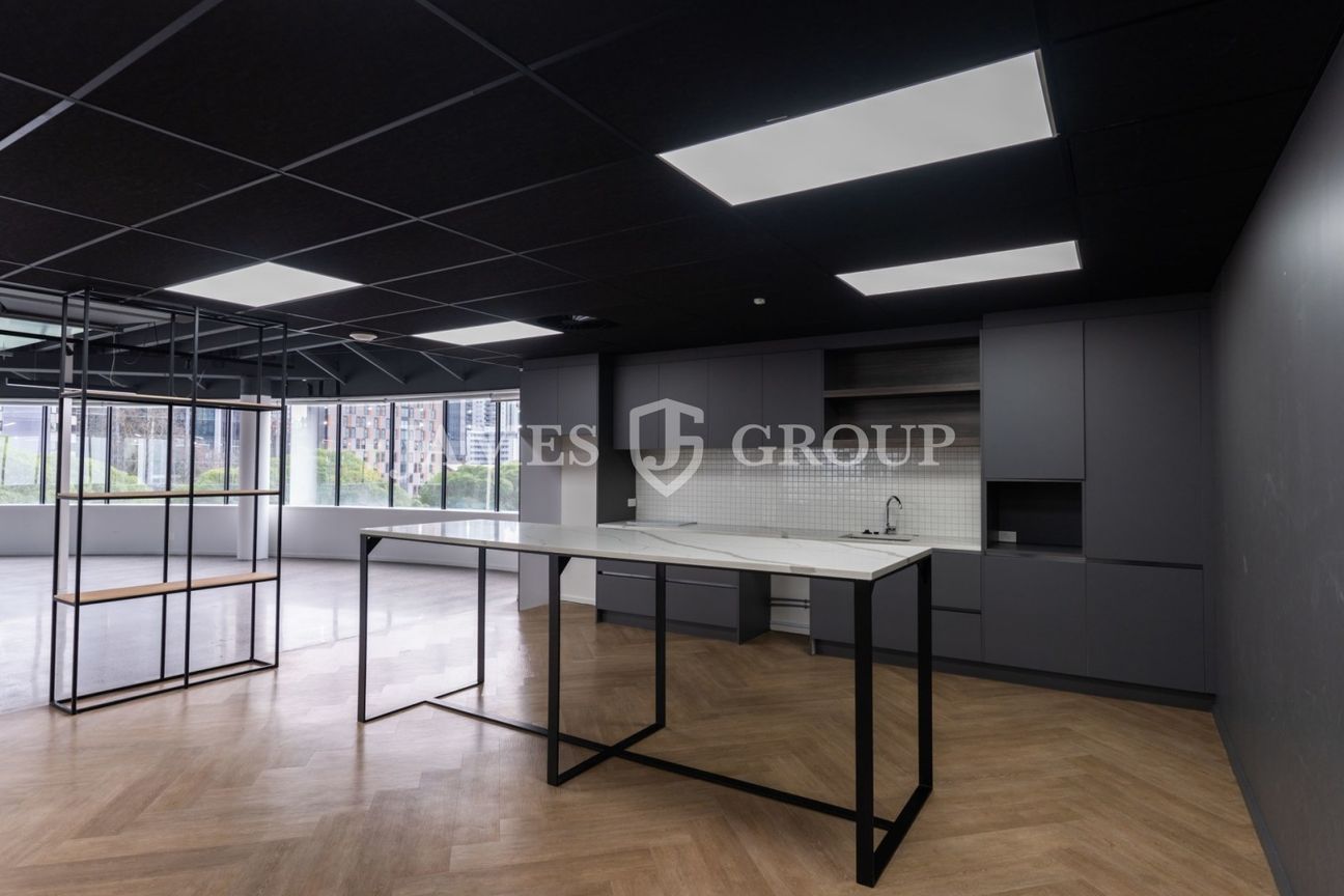 MODERN GRAFTON OFFICE WITH FLEXIBLE FIT-OUT - Więcej