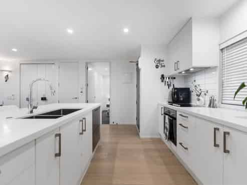 102/252 Centreway Road, Orewa
