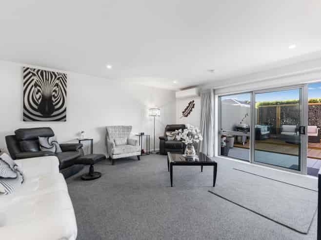 102/252 Centreway Road, Orewa