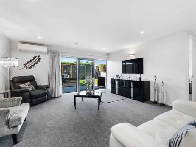 102/252 Centreway Road, Orewa