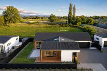 16 Elsie Lange Way, Casebrook