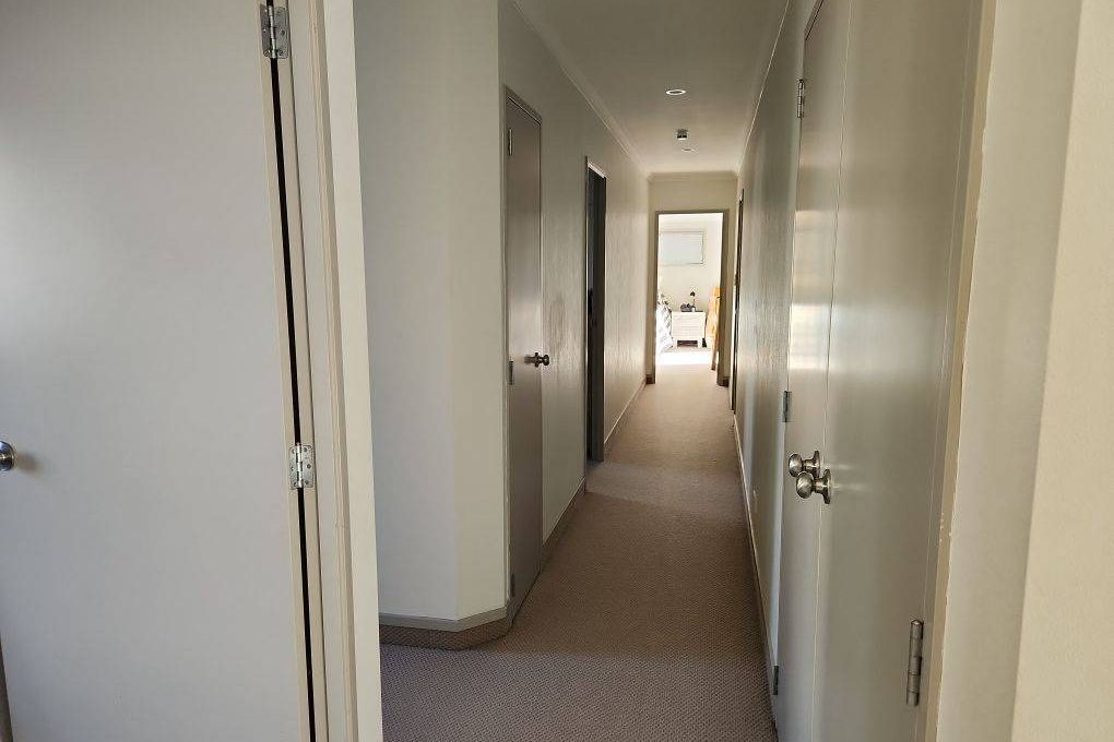 Spacious 4-Bedroom Family Home in a Quiet Cul-de-Sac - Więcej