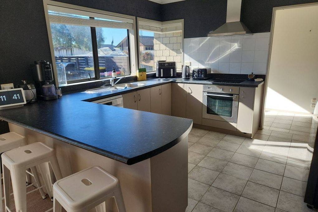 Spacious 4-Bedroom Family Home in a Quiet Cul-de-Sac - Widok 2