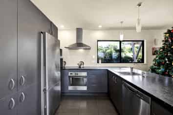 1955 Egmont Road, Kaimiro