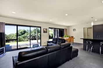 1955 Egmont Road, Kaimiro