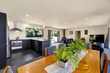1955 Egmont Road, Kaimiro