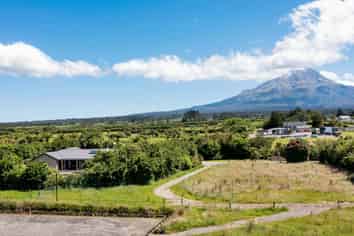 1955 Egmont Road, Kaimiro