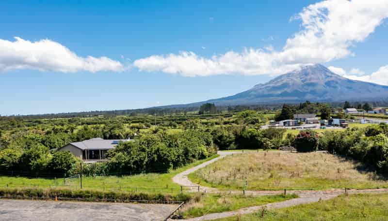 1955 Egmont Road, Kaimiro